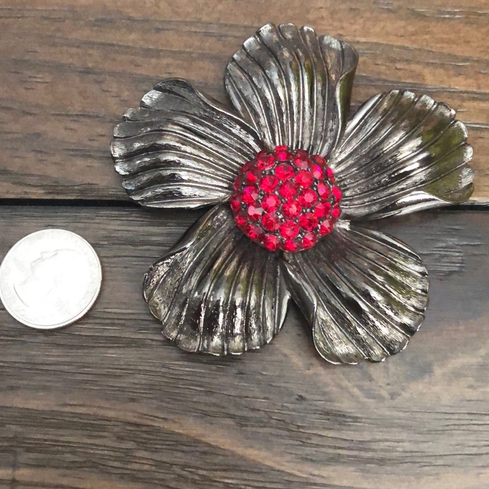 Large flowers pin gunmetal and silver